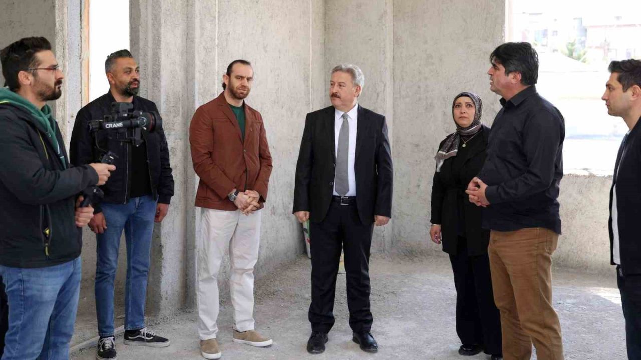 Selçuklu Mahallesi’nin çok amaçlı sosyal tesisi hızla yükseliyor