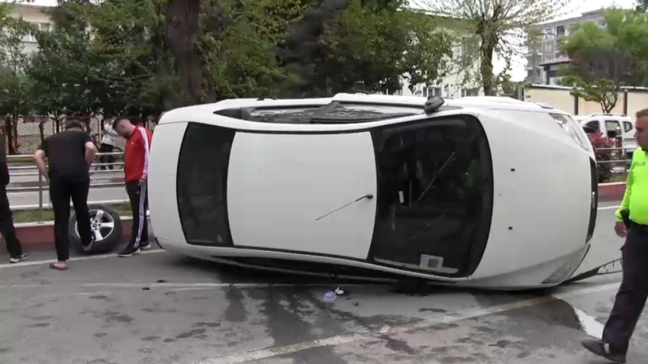Siirt’te otomobil refüje çarptı: 3 yaralı