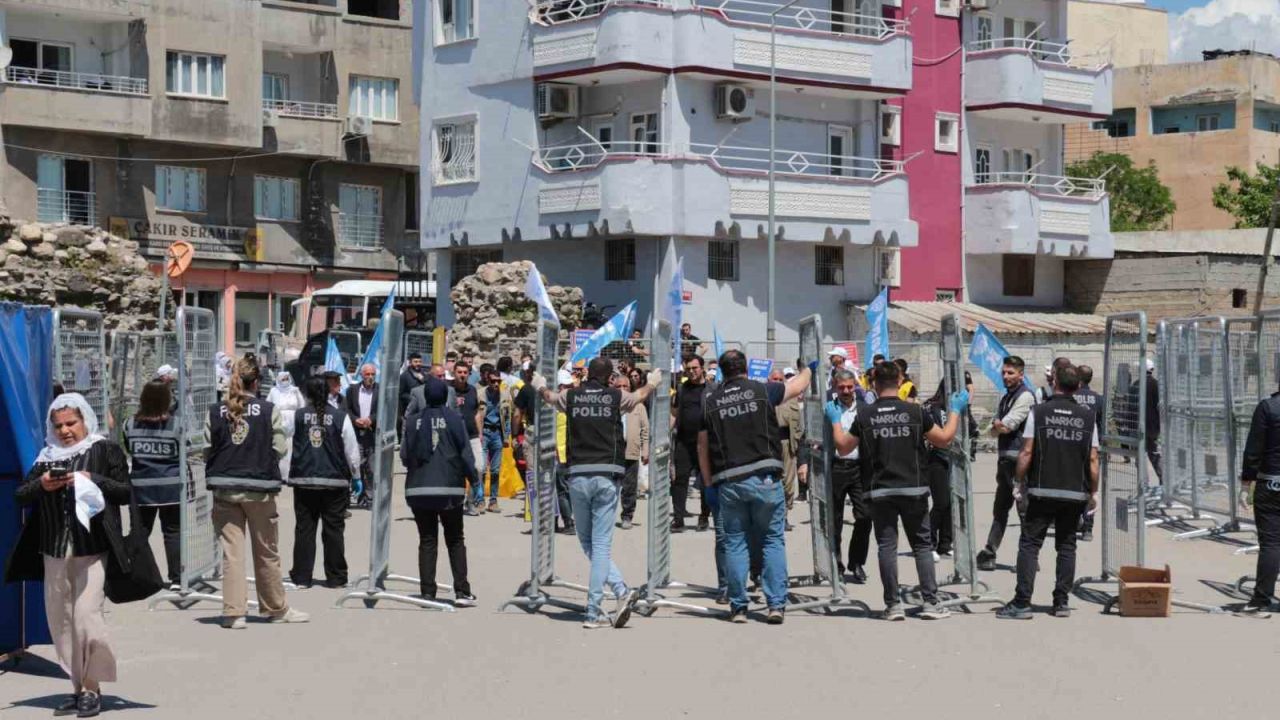 Şırnak’ta 1 Mayıs halaylarla kutlandı