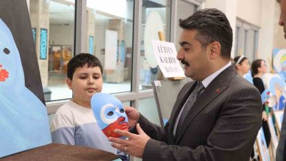 Sivas’ta "Doğu Türkistan’ı Hatırla" resim sergisi açıldı