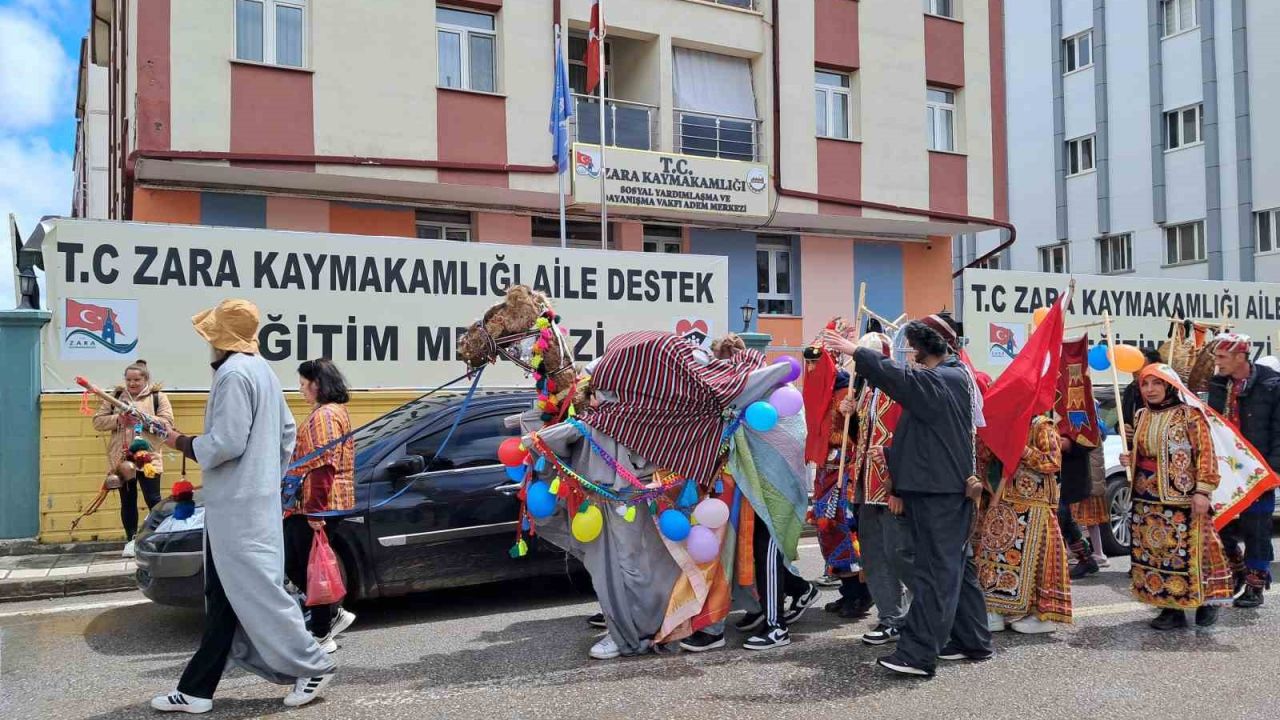 Sivas’ta geleneksel ’saya gezmesi’ renkli görüntülere sahne oldu