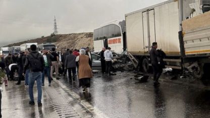 TAG Otoyolu’nda zincirleme trafik kazası: 1’i ağır 5 yaralı
