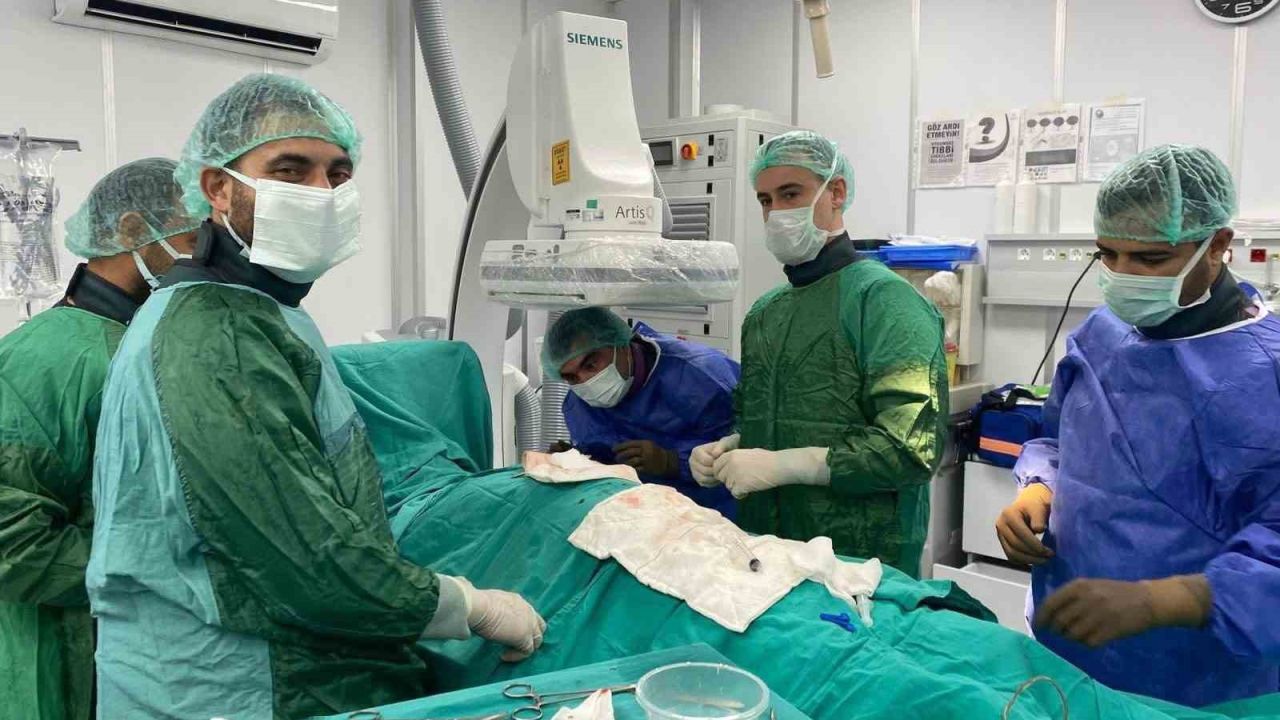 Tarsus Devlet Hastanesi’nde şoklama özellikli kalp pili takıldı