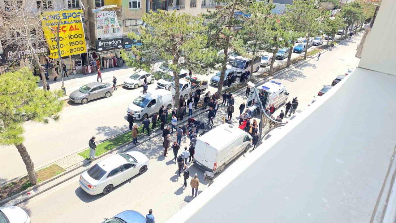 Tatvan’da motosiklet ile elektrikli bisiklet çarpıştı: 2 yaralı