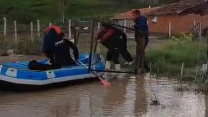 Tokat’ta evlerinde mahsur kalan vatandaşlar AFAD botları ile kurtarıldı