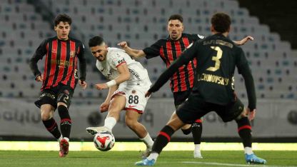 Trendyol Süper Lig: Fatih Karagümrük: 1 - Gençlerbirliği: 0 (İlk yarı)
