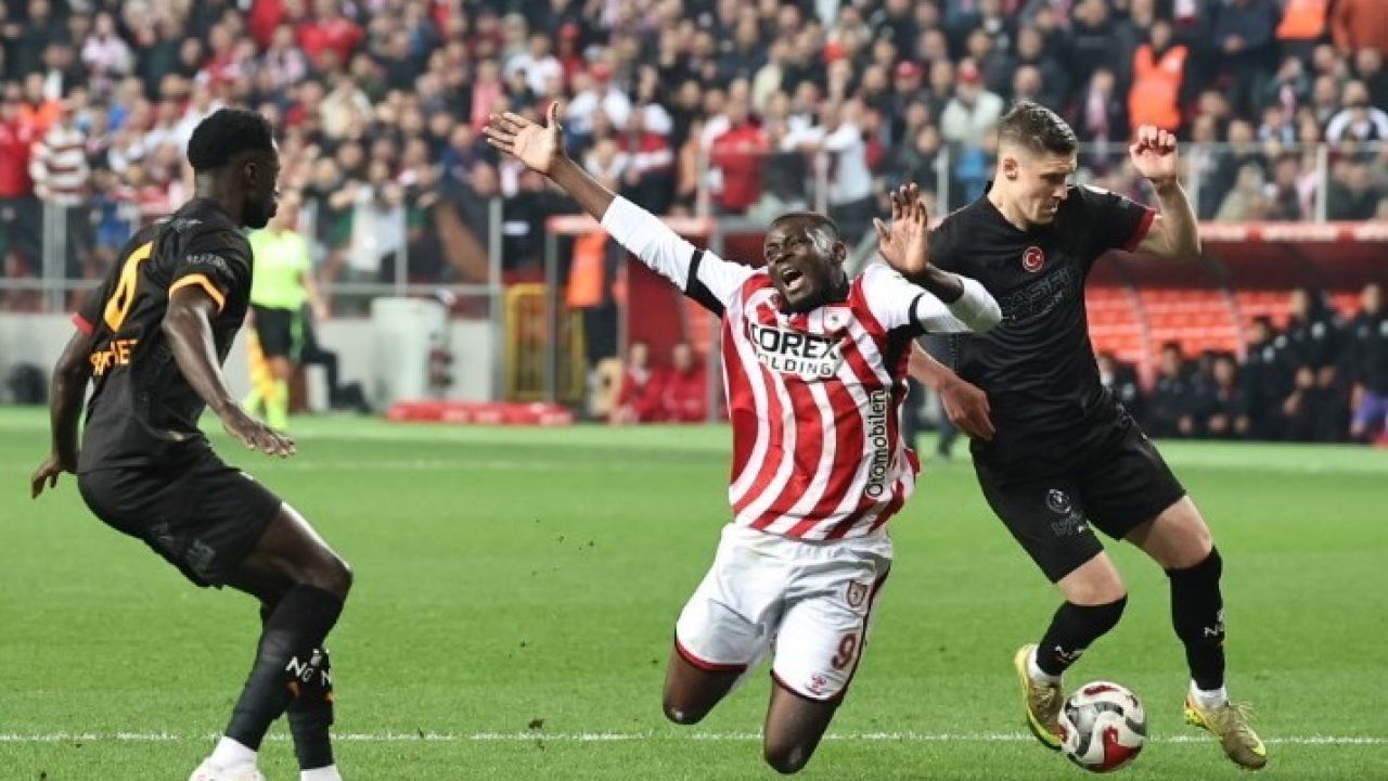 Trendyol Süper Lig: Samsunspor: 1 - Galatasaray: 1 (İlk yarı)