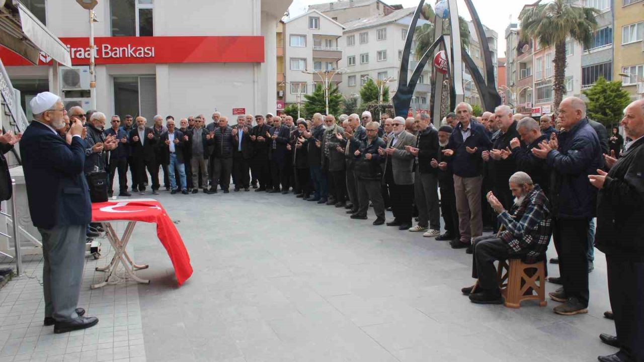 Türkeli’de hacı adaylarına duygusal uğurlama