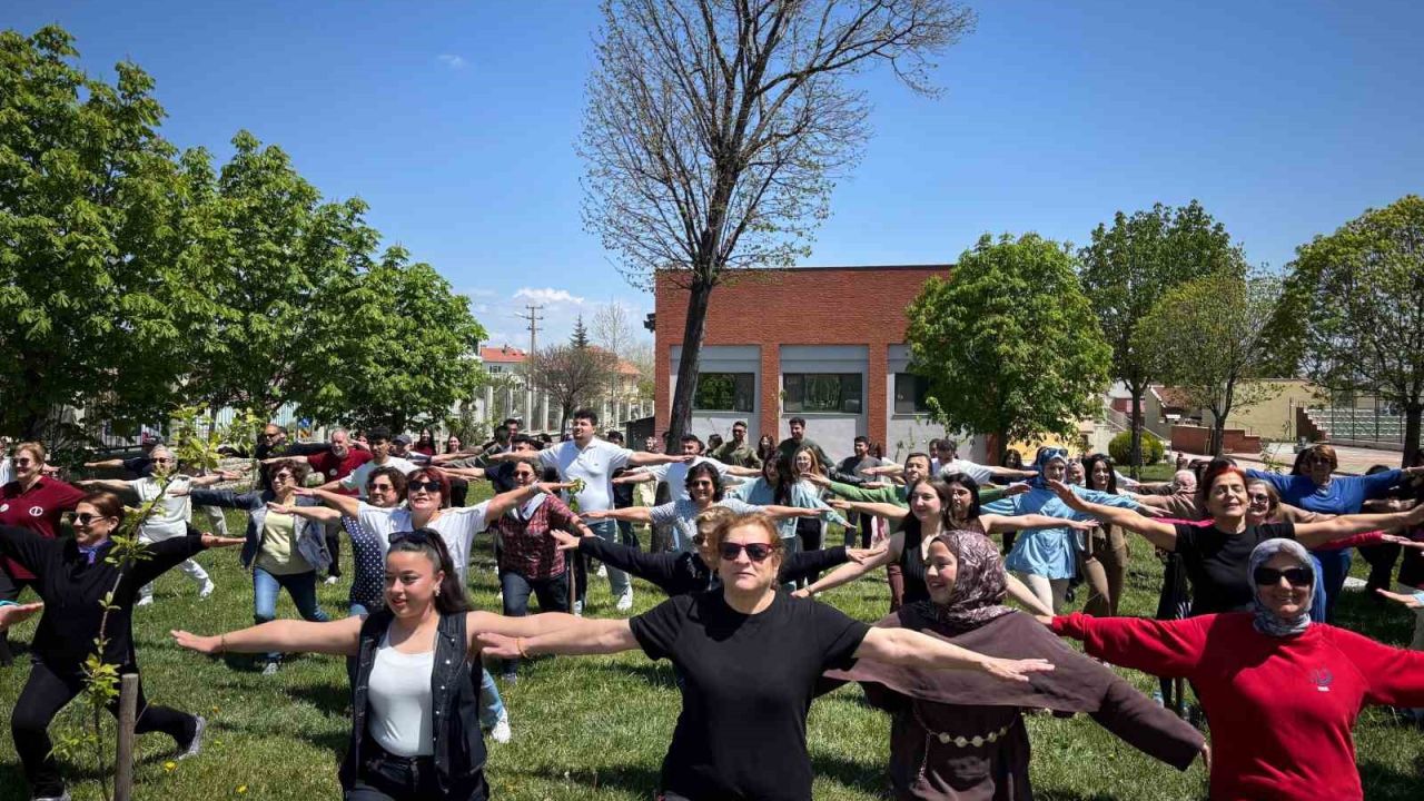 Yaşlı bakımı öğrencileri 60+ Tazelenme Üniversitesi’ne konuk oldu
