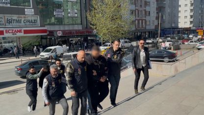 Yaşlı kadınları milyonluk vurgunla dolandırmışlar