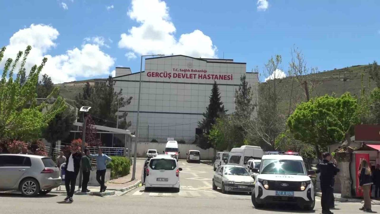Yolun karşısına geçerken hafif ticari aracın çarptığı çocuk ağır yaralandı